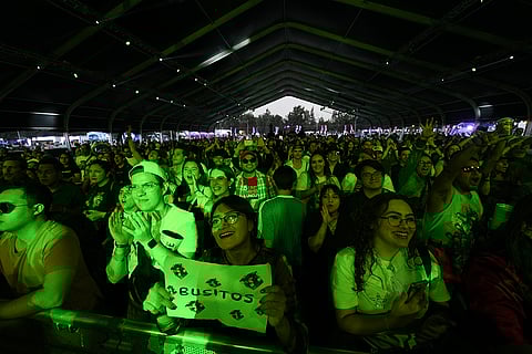 Fans Cheer For Bu Cuarón